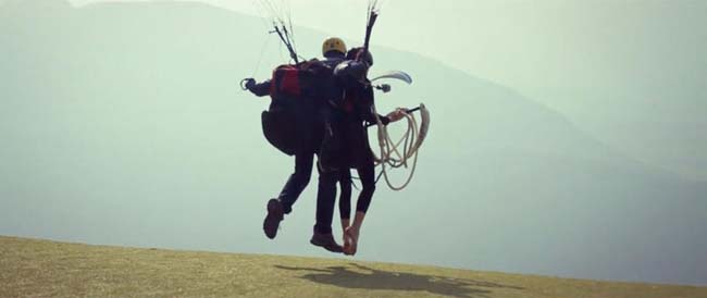 Volare come un uccello ora è possibile. Un sogno che diventa realtà Volare come un uccello ora è possibile. Un sogno che diventa realtà