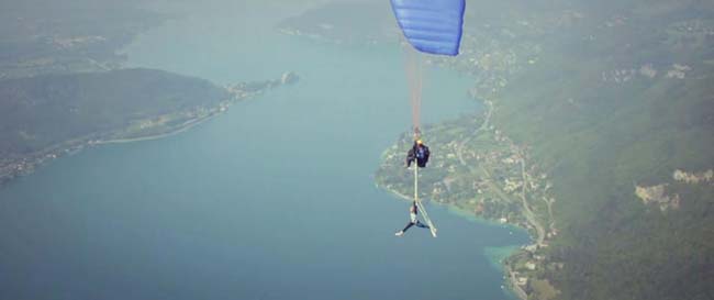 Volare come un uccello ora è possibile. Un sogno che diventa realtà Volare come un uccello ora è possibile. Un sogno che diventa realtà
