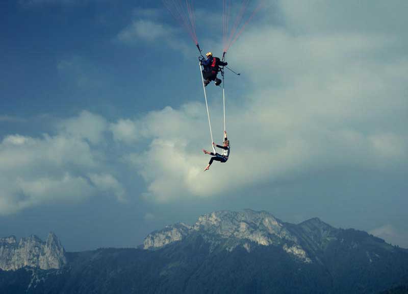 Volare come un uccello ora è possibile. Un sogno che diventa realtà Volare come un uccello ora è possibile. Un sogno che diventa realtà