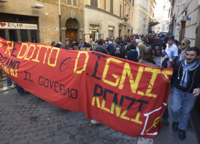 “Basta distacchi luce e gas”. Blitz nella sede dell’autorità