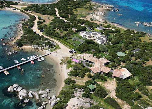Un’isola solo per i traditori incalliti. Marinella diventa “resort bollente” Un’isola solo per i traditori incalliti. Marinella diventa “resort bollente”