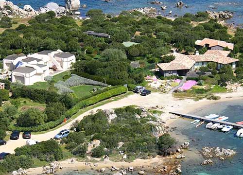 Un’isola solo per i traditori incalliti. Marinella diventa “resort bollente” Un’isola solo per i traditori incalliti. Marinella diventa “resort bollente”