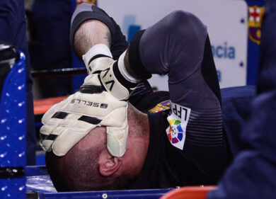 Operato Valdes, 7 mesi stop: addio al Mondiale e pure al Barcellona