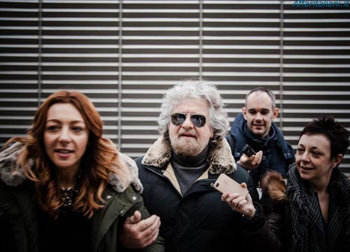 Il grillino Sibilia ruba lo spot di Tsipras