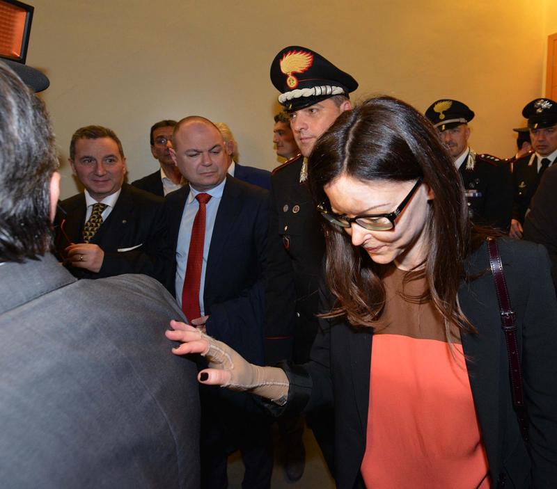 Fece sfigurare l’ex con l’acido. In carcere riceve lettere d’amore