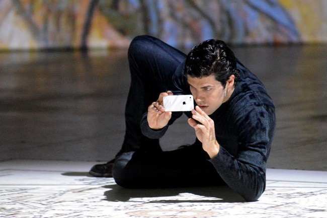 Roberto Bolle nuovo volto della campagna corporate di Eni Roberto Bolle nuovo volto della campagna corporate di Eni