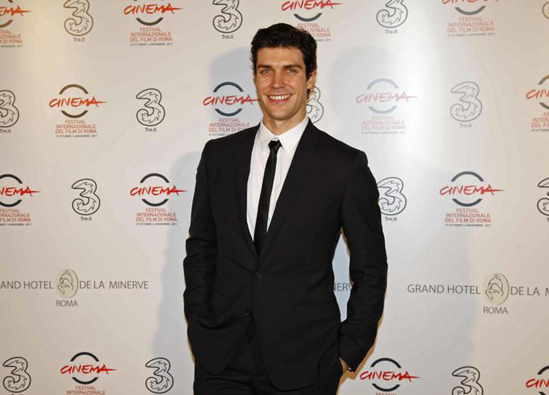 Roberto Bolle nuovo volto della campagna corporate di Eni Roberto Bolle nuovo volto della campagna corporate di Eni