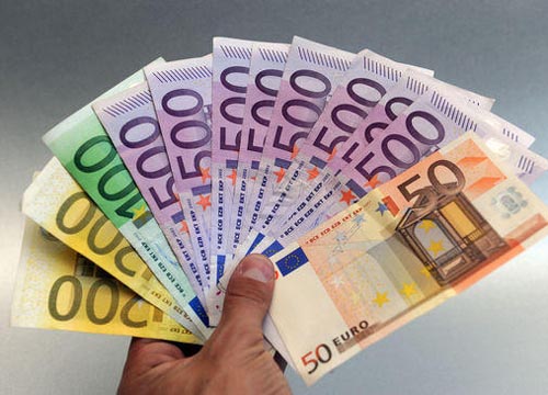 Metà dei pensionati sotti i 1000€ mensili. in media 16mila euro l’anno Metà dei pensionati sotti i 1000€ mensili. in media 16mila euro l’anno