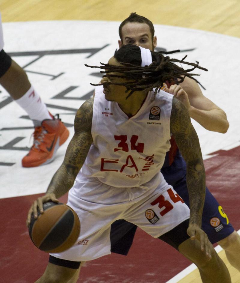 Gentile e l’Olimpia distruggono il Barça: adrenalina al Forum. GALLERY