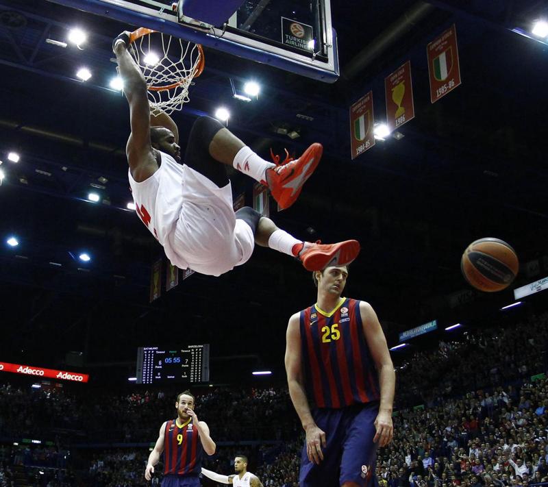 Gentile e l’Olimpia distruggono il Barça: adrenalina al Forum. GALLERY