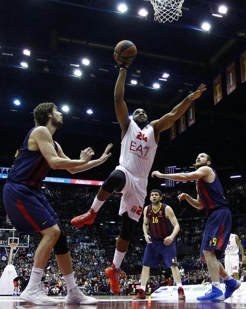Gentile e l’Olimpia distruggono il Barça: adrenalina al Forum. GALLERY