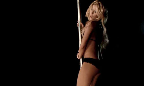 Shakira lancia un appello: “Piqué ma quando mi chiedi di sposarci?” Shakira lancia un appello: “Piqué ma quando mi chiedi di sposarci?”
