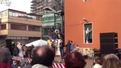 VIDEO: a Milano, in viale Ortles, alla festa per Enzo Jannacci lo show di Diego Abatantuono
