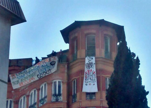 Occupazioni, è uno tzunami. Il blitz. I movimenti: “Assalto alle case vuote” Occupazioni, è uno tzunami. Il blitz. I movimenti: “Assalto alle case vuote”