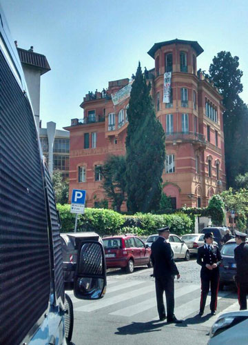 Occupazioni, è uno tzunami. Il blitz. I movimenti: “Assalto alle case vuote” Occupazioni, è uno tzunami. Il blitz. I movimenti: “Assalto alle case vuote”