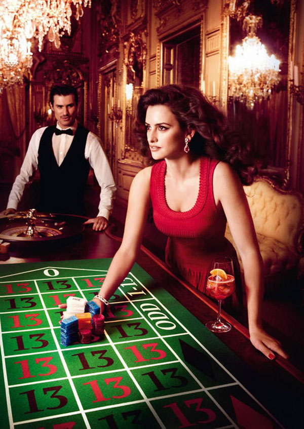 Penélope Cruz nuovo volto Schweppes. Ma il finale lesbo non c’è Penélope Cruz nuovo volto Schweppes. Ma il finale lesbo non c’è