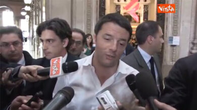 VIDEO: Renzi ai giornalisti: lasciatemi andare, mantenete i patti, non fate come Brunetta
