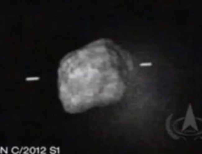 La Cometa ISON verso la Terra scortata da astronavi aliene. Le foto