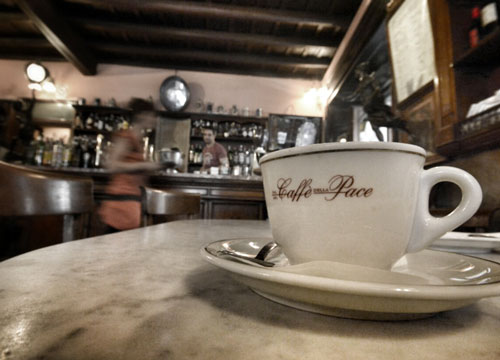 Caffè della pace sotto sfratto: sit-in per salvarlo Caffè della pace sotto sfratto: sit-in per salvarlo