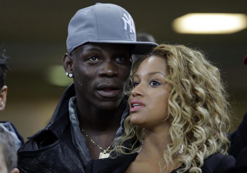 Balotelli torna con Fanny e polemizza via social network… Balotelli torna con Fanny e polemizza via social network…