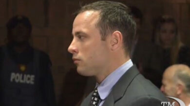 VIDEO: In lacrime in tribunale Pistorius si scusa per omicidio fidanzata