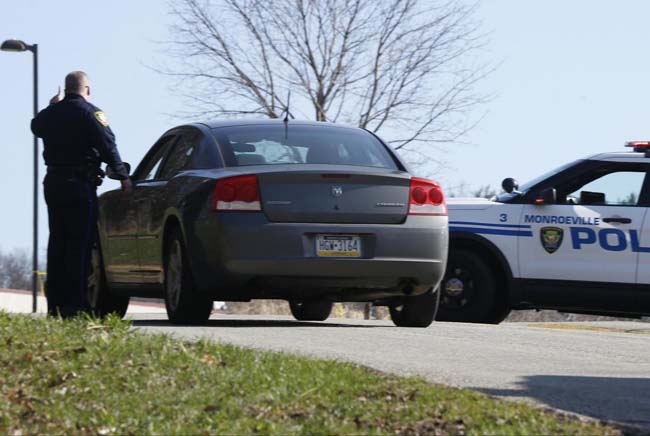 Accoltella almeno 20 studenti. Ragazzo arrestato in un liceo Usa Accoltella almeno 20 studenti. Ragazzo arrestato in un liceo Usa