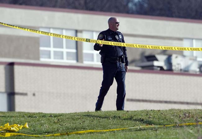 Accoltella almeno 20 studenti. Ragazzo arrestato in un liceo Usa Accoltella almeno 20 studenti. Ragazzo arrestato in un liceo Usa