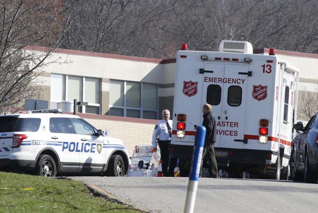 Accoltella almeno 20 studenti. Ragazzo arrestato in un liceo Usa Accoltella almeno 20 studenti. Ragazzo arrestato in un liceo Usa