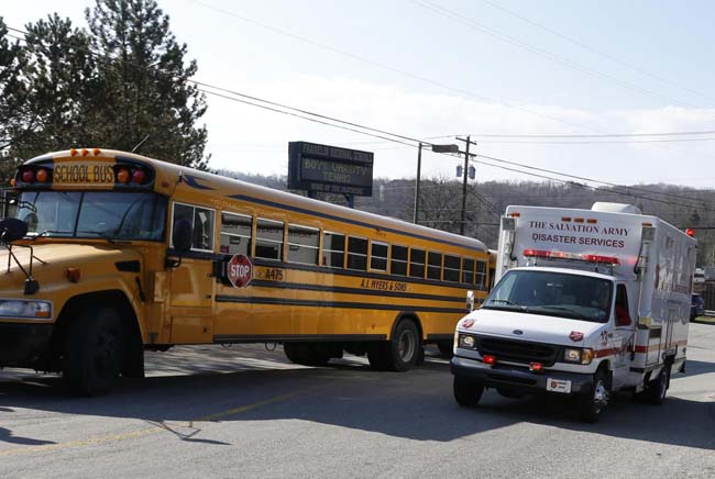 Accoltella almeno 20 studenti. Ragazzo arrestato in un liceo Usa Accoltella almeno 20 studenti. Ragazzo arrestato in un liceo Usa