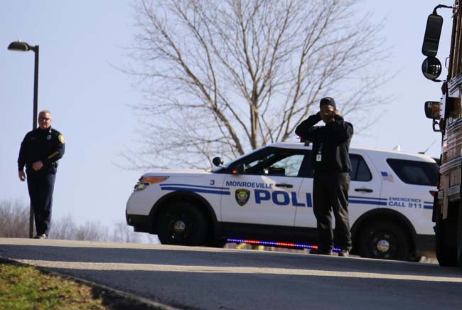 Accoltella almeno 20 studenti. Ragazzo arrestato in un liceo Usa Accoltella almeno 20 studenti. Ragazzo arrestato in un liceo Usa