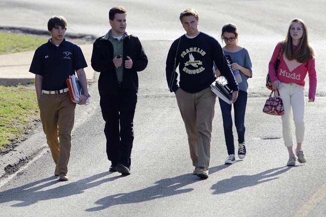 Accoltella almeno 20 studenti. Ragazzo arrestato in un liceo Usa Accoltella almeno 20 studenti. Ragazzo arrestato in un liceo Usa