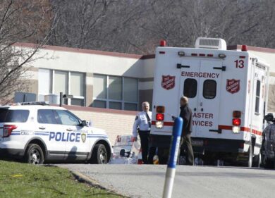 Accoltella almeno 20 studenti. Ragazzo arrestato in un liceo Usa