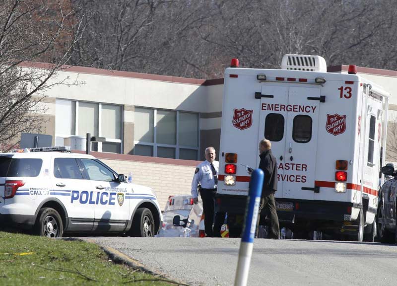 Accoltella almeno 20 studenti. Ragazzo arrestato in un liceo Usa Accoltella almeno 20 studenti. Ragazzo arrestato in un liceo Usa