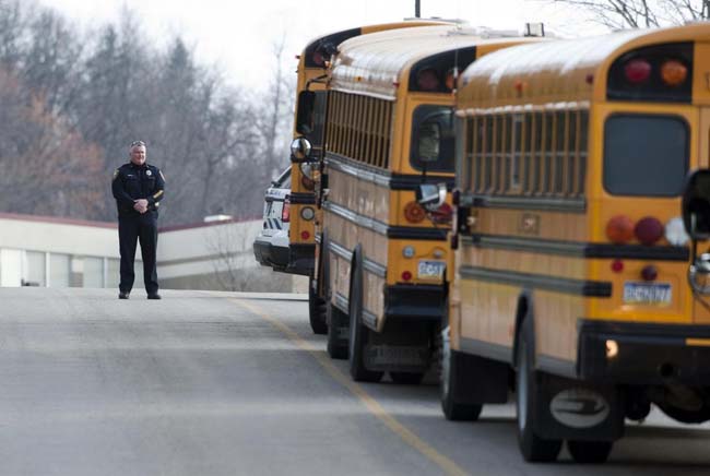 Accoltella almeno 20 studenti. Ragazzo arrestato in un liceo Usa Accoltella almeno 20 studenti. Ragazzo arrestato in un liceo Usa