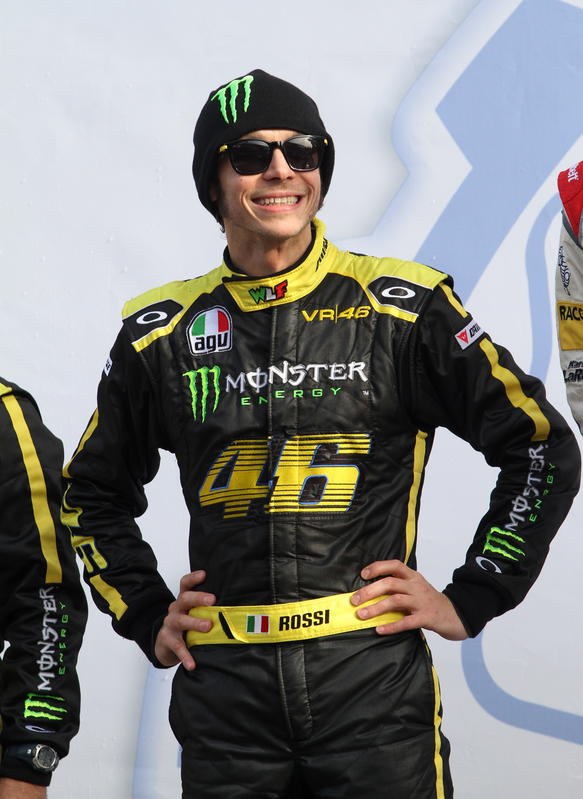 Valentino Rossi blitz in Brasile: si dà al calcio insieme a Cafu Valentino Rossi blitz in Brasile: si dà al calcio insieme a Cafu