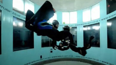 VIDEO: Volare senza cielo, la danza nel tunnel vento dei paracadutisti