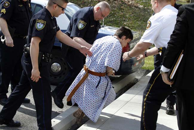 Usa, accoltella 20 studenti. Preso 16enne, ecco le foto
