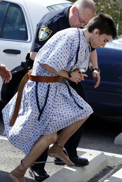Usa, accoltella 20 studenti. Preso 16enne, ecco le foto