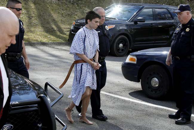 Usa, accoltella 20 studenti. Preso 16enne, ecco le foto