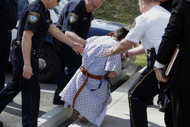 Usa, accoltella 20 studenti. Preso 16enne, ecco le foto
