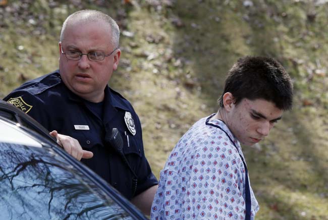 Usa, accoltella 20 studenti. Preso 16enne, ecco le foto
