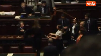 VIDEO: Brunetta in aula vuole votare prima di Boschi ma non ci riesce