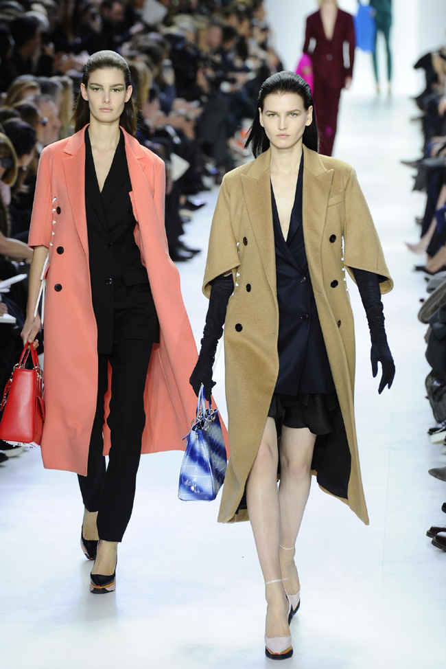 Dior, la cura Simons funziona: vendite boom e ricavi oltre 1 miliardo Dior, la cura Simons funziona: vendite boom e ricavi oltre 1 miliardo