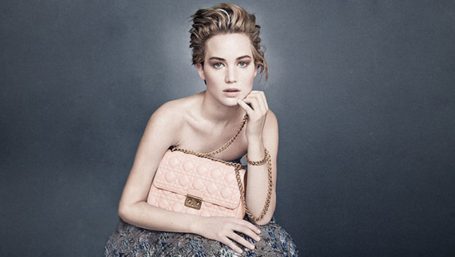 Dior, la cura Simons funziona: vendite boom e ricavi oltre 1 miliardo Dior, la cura Simons funziona: vendite boom e ricavi oltre 1 miliardo