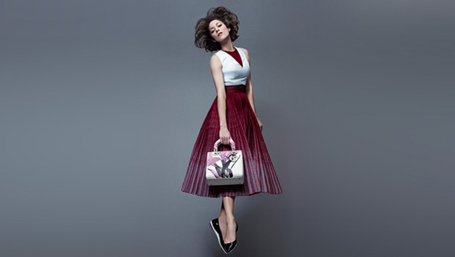 Dior, la cura Simons funziona: vendite boom e ricavi oltre 1 miliardo Dior, la cura Simons funziona: vendite boom e ricavi oltre 1 miliardo