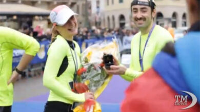 VIDEO: Maratona a sorpresa: proposta di matrimonio dopo la gara