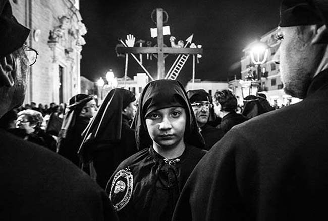 Il fascino della Settimana Santa in Puglia in una mostra fotografica