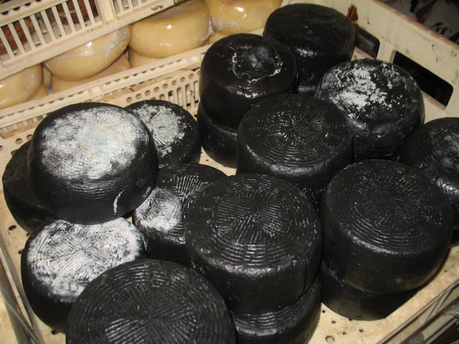 Dalla carne umana ai topi nei piatti. Scandali alimentari tra realtà e leggende