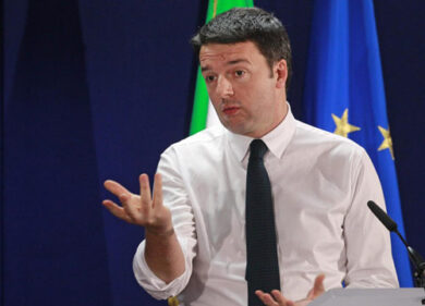 Renzi apre la campagna: “Sinistra che non cambia diventa destra”