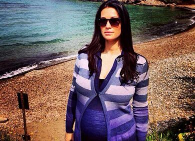 Il pancione di Manuela Arcuri a meno di un mese dal parto